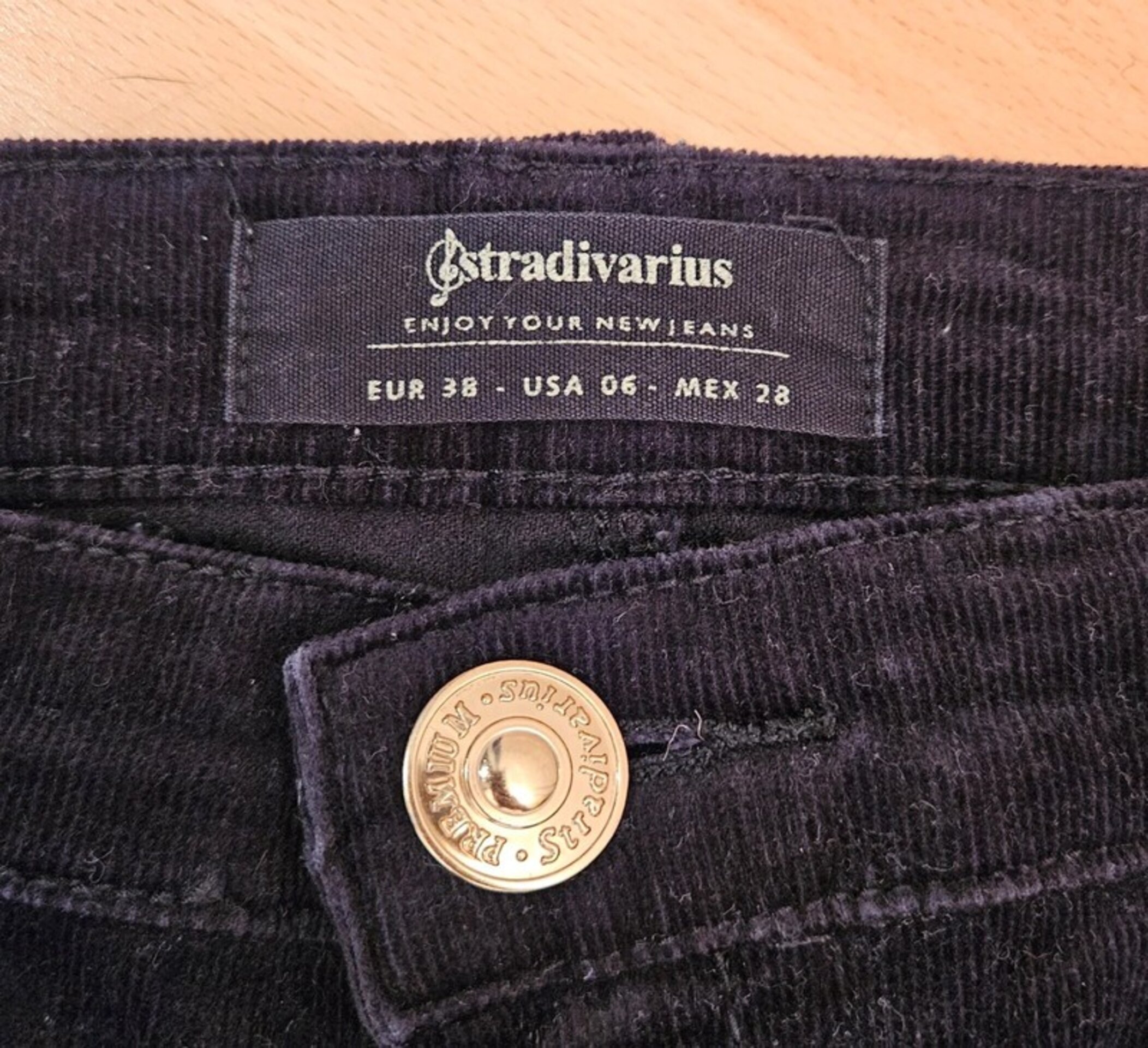 Pantalón negro de pana fina talla 38 de Stradivarius - 3